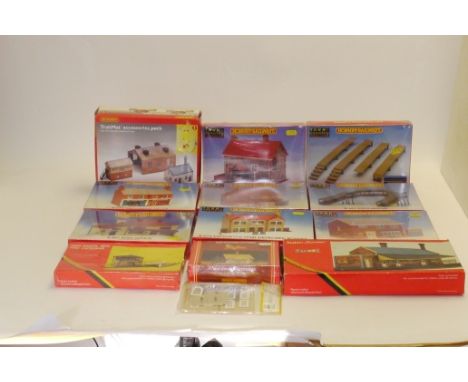 Hornby (Margate) 00 Gauge unmade Town and Country Series and other plastic Building Kits, TC Kits, Bell Inn, Post Office, Moc