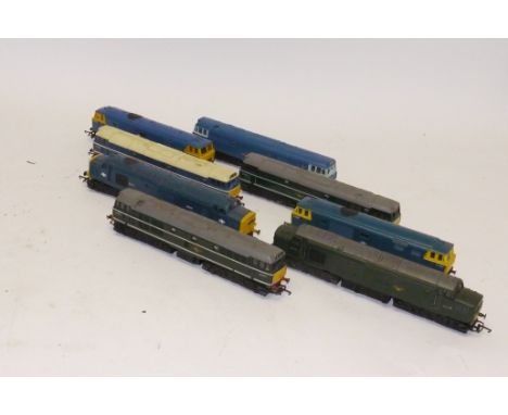Triang/Hornby OO Gauge BR Blue and Green Diesel Locomotives, including class 31 diesels in green (2), experimental blue and u
