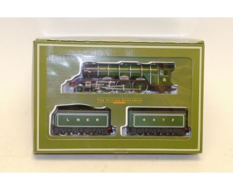 Hornby (Margate) 00 Gauge R075 Flying Scotsman with two Tenders Limited Edition, in LNER green, in original Presentation box,