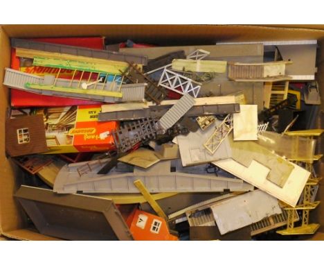 Triang/Hornby and Other OO Gauge Scenic Accessories, including boxed 'Skaledale' gas holder, T-H Stations, footbridges, tunne