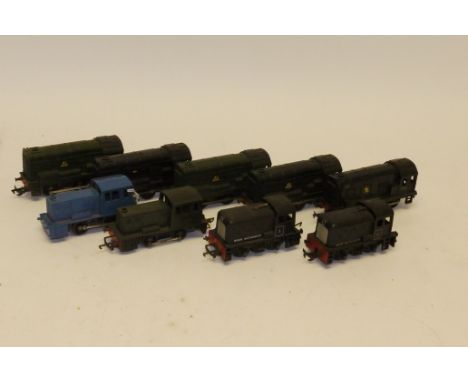 Triang/Hornby OO Gauge 0-4-0 and 0-6-0 Diesel Shunting Locomotives, comprising 3 black 0-6-0's no 13005, two green D3035, bla