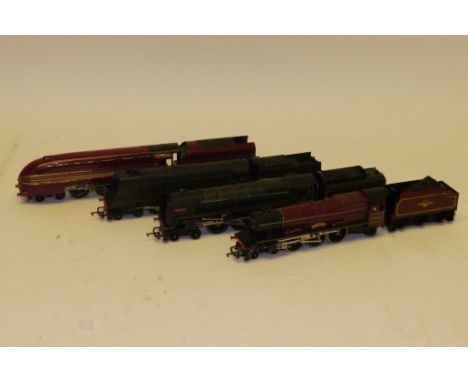 Triang/Hornby OO Gauge 'Pacific' Locomotives and Tenders, comprising R259 'Britannia' locomotive with smoke and boxed tender,