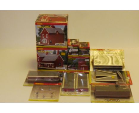 Hornby 00 Gauge Skaledale Station Buildings and Platforms, Station Office, Waiting Room, Platform Steps, Single Sided Straigh
