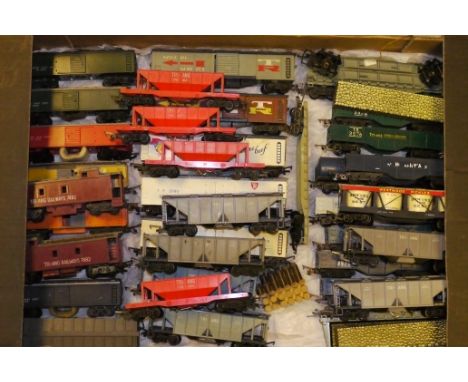 Triang/Hornby OO Gauge Transcontinental Series Unboxed Freight Stock, including short box cars in various colours, gondolas d