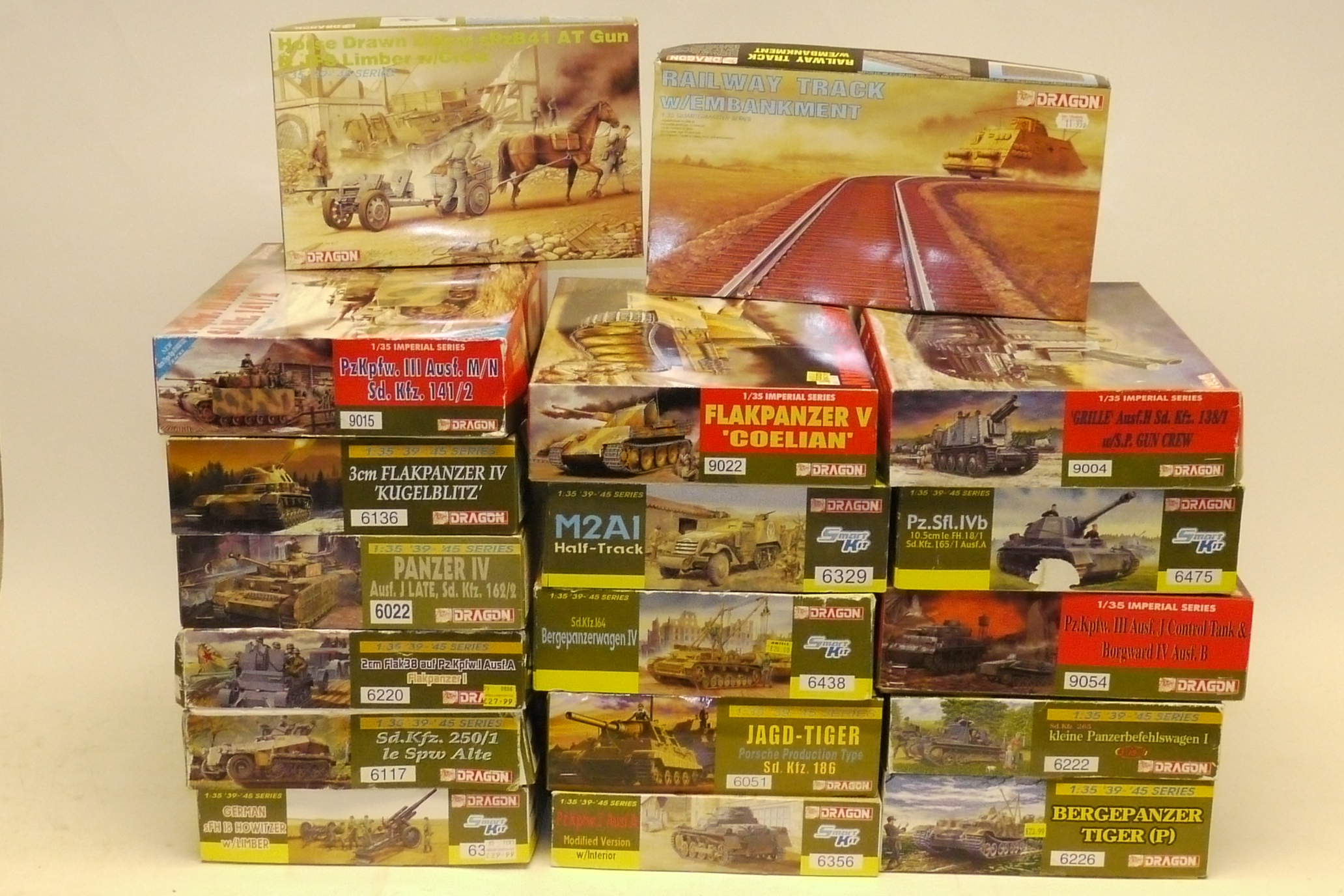 Dragon Military Model Kits, A boxed collection of 135 scale mostly