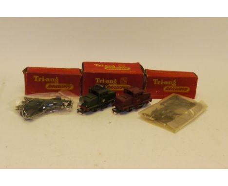 Triang/Hornby OO Gauge Steeple-cab 0-4-0 Electric Locomotives and Overhead Catenary, comprising green locomotive with operati