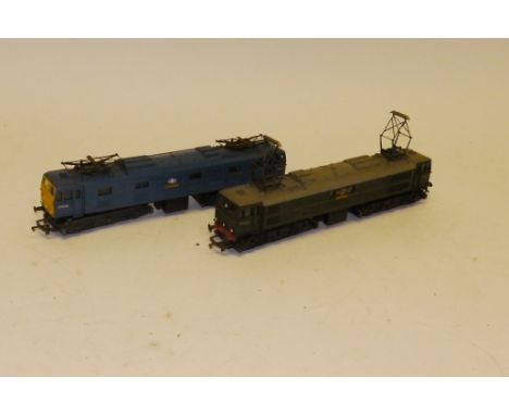 Triang/Hornby OO Gauge BR Blue and Green EM2 Electric Locomotives, including green no 27000 'Electra', and blue 27002 'Aurora