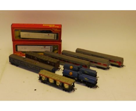 Triang/Hornby OO Gauge Transcontinental Series Boxed Rolling Stock, including 4 early silver/red coaches, 3 early series blue