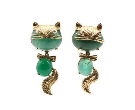 A pair of gold gem set articulated cat earrings, one earring with a cabochon aventurine quartz head and cabochon emerald body