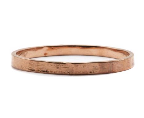 An Art Deco 9ct gold hollow upper arm bangle, by Henry Griffith &amp; Sons, with engraved decoration, Chester 1924, 12.55gVer