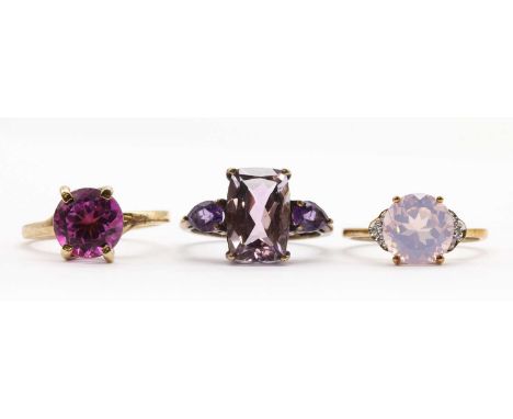 Three 9ct gold rings,comprising a three stone amethyst ring, a faceted rose quartz and diamond ring, and a single stone coate