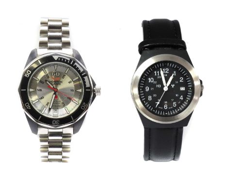 A cased stainless steel Vostok 'K-3 Submarine' diver's automatic bracelet watch, 41mm diameter with a silvered dial, luminous