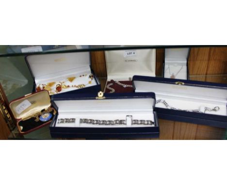 A SELECTION OF BOXED VAN COTT JEWELLERY ITEMS, together with a pendant necklace time piece and a chain link necklace 