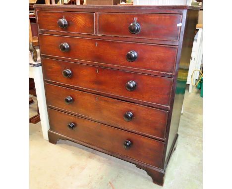 A Georgian mahogany bedroom chest of four long and two short graduated drawers set on bracket feet, 120 cm high x 109 cm x 52