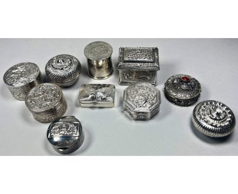 Ten small Thai silver Betel boxes; circular, rectangular and hexagonal, most between 3cm and 5cm wide. 7.7oz