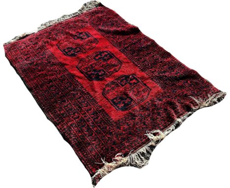 A Hamadan rug with three elephant foot medallions on a red ground, 150cm x 105cm approximately