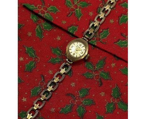 A lady’s vintage Lynk 9ct yellow gold cased wristwatch, with 14mm case, on 9ct textured graduating chain bracelet, 10g (gross