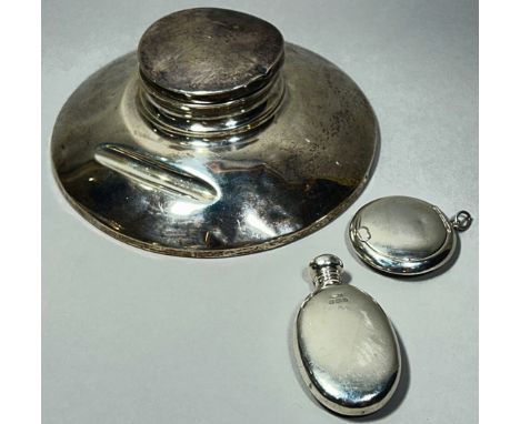 A silver flat bottomed ships inkwell, a silver compactum and a silver scent bottle, Birmingham, 1919, Makers Mark A&amp;J Zim