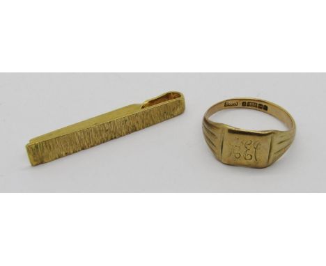 9ct tie slide with textured finish, maker Fred Manshaw Ltd, London 1967, and a 1950s 9ct signet ring, size S, 7.9g total (2)