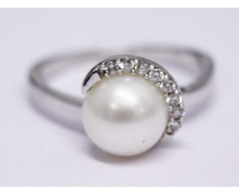 A 9ct white gold diamond and simulated pearl ring, gross wt. 3.2g, size O.