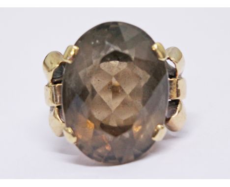 A 9ct gold ring, gross wt. 8.2g, size M.