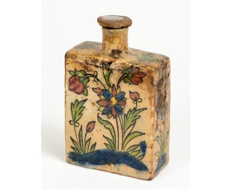 FLASCHE MIT BLUMEN Iran, Keramik im Kadjar-Stil, 20. Jh.H: 16,5 cmPERSIAN KADJAR CERAMIC BOTTLE20th c.H: 16.5 cm