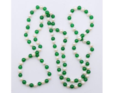 A string of jade and pearl beads. 116 cm long. 