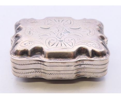 A Dutch silver snuff box. 5.5 cm wide. 31.9 grammes.