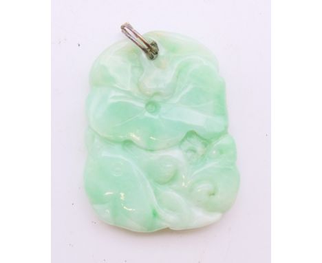 A Chinese carved jade pendant. 3.25 cm high. 