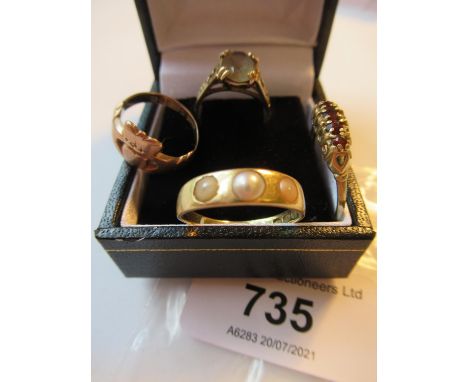 18ct Gold ring set three pearls, 2.7g together with three various gold rings, 7g 