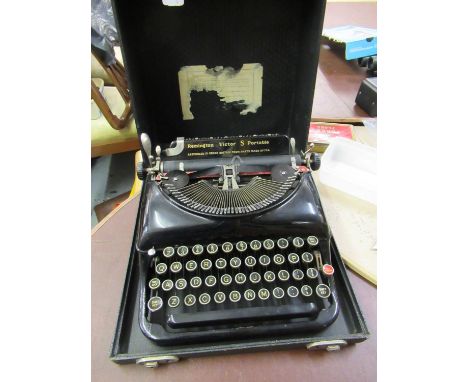 Early 20th Century Remington typewriter with black japanned finish in original case 