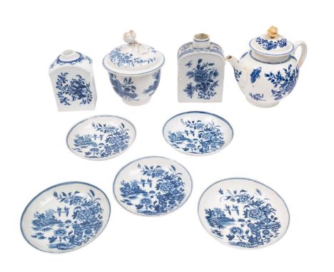 A mixed lot of Lowestoft blue & white porcelain comprising a Mansfield pattern tea canister, crescent mark, circa 1775-80, 10