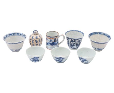 A mixed lot of Chinese porcelain, Qing Dynasty comprising a small 'hundred boys' pattern jar and cover, apocryphal six-charac