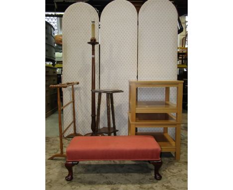 A mahogany standard lamp with turned column and disc shaped platform base, stained beechwood floorstanding towel rail, an Edw