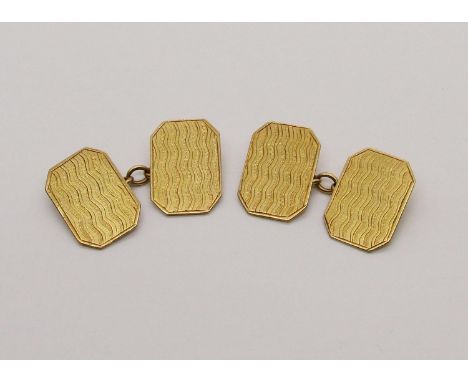 Pair of 18ct cufflinks with engine turned detail, 6.4g 