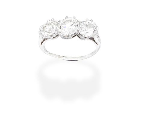 DIAMOND THREE-STONE RINGSet with brilliant-cut diamonds, diamonds approx. 2.90cts total, ring size approx. J (band misshapen)