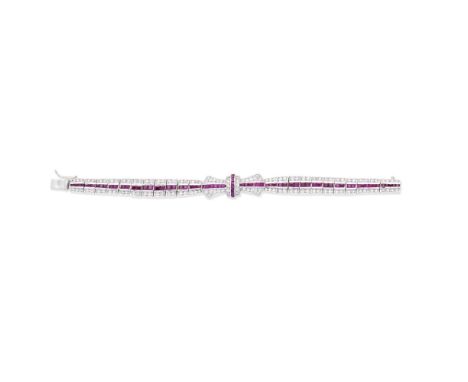 RUBY AND DIAMOND BOW BRACELETSet with step-cut rubies and brilliant-cut diamonds, diamonds approx. 2.60cts total, length 17.1