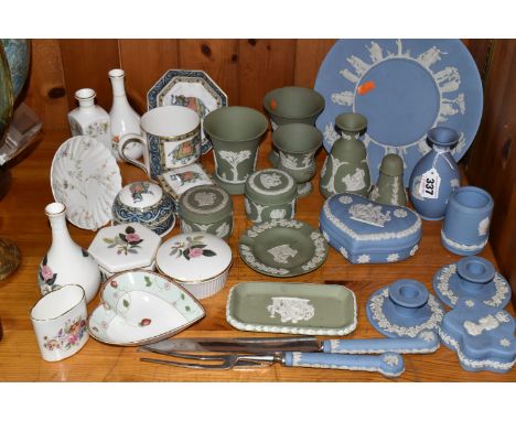 A GROUP OF TWENTY-NINE WEDGWOOD ORNAMENTS to include four pieces of Blue Elephant patterned ware comprising a mug, an octagon