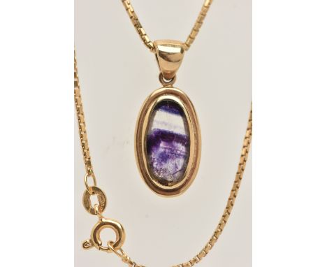 A 9CT GOLD BLUE JOHN PENDANT WITH CHAIN, the pendant of an oval form set with a Blue John inlay, fitted with a tapered bail, 