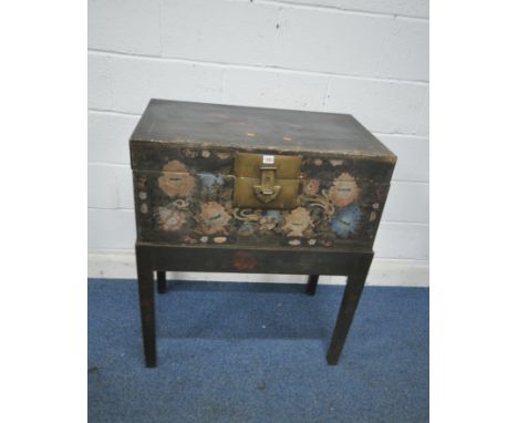 AN ORIENTAL PAINTED CHEST ON STAND, with a hinged lid, twin handles, and tapered legs, width 83cm x depth 47cm x height 95cm 