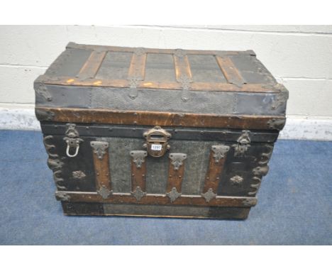 A LATE 19TH / EARLY 20TH CENTURY WOODEN AND BOUNDED TRUNK, the hinged lid enclosing an arrangement of divisions, including a 