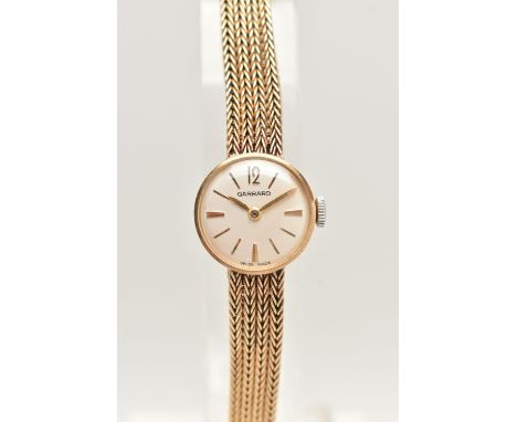 A 9CT GOLD 'GARRARD' LADIES WRISTWATCH, manual wound movement, round white dial signed 'Garrard', baton markers, Arabic numer