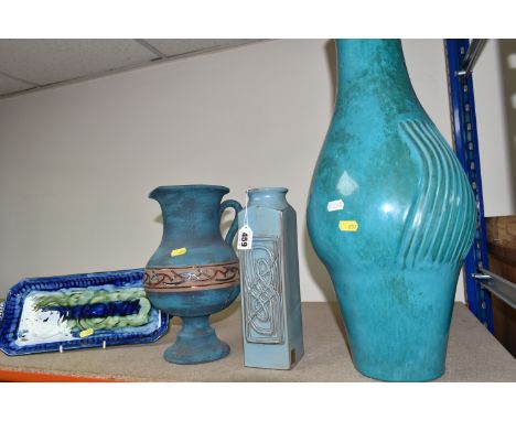 FOUR CERAMIC ORNAMENTS to include an Italian glazed turquoise vase with signature to the base, a Porthmadog glazed rectangula