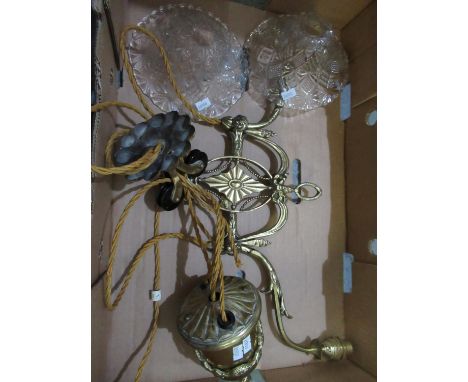Adjustable brass and glass light fitting. (B.P. 21% + VAT) 