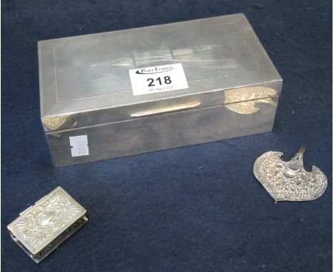 Silver Art Deco design geometric and engine turned presentation two-section cigarette box, the interior with a silver match c