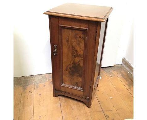 A 19thc mahogany and walnut bedside cabinet with single shelf to interior, on bracket feet (76cm x 40cm x 37cm)