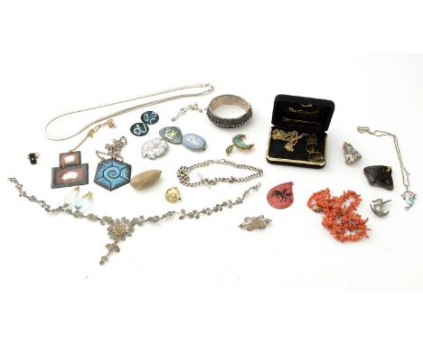 Silver and other jewellery, including: a filigree necklace, a watch chain, pendants and chains, a branch coral necklace, a Pe