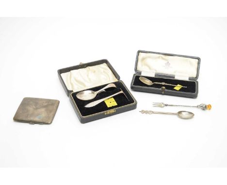 A group of small silver, including a cased George V silver baby's spoon and pusher, by Arthur Price &amp; Co Ltd, Birmingham,