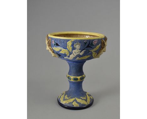 {Große Aufsatzschale.} Keramik mit polychromer Bemalung und Reliefdekor: zwei Hermes-Köpfe. Amphora-Werke, Turn-Teplitz, um 1