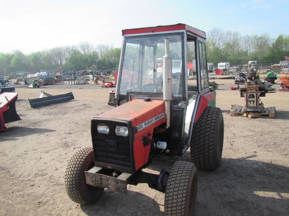Massey Ferguson 1020 4wd Compact Tractor with Cab 2600 hrs
